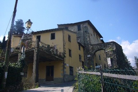 fotoUna grande properietà nel centro storico di Barga, Lucca.