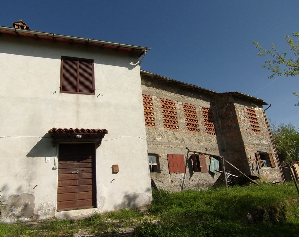 Villa Unifamiliare - Indipendente MOLAZZANA vendita    HOUSES IN TUSCANY