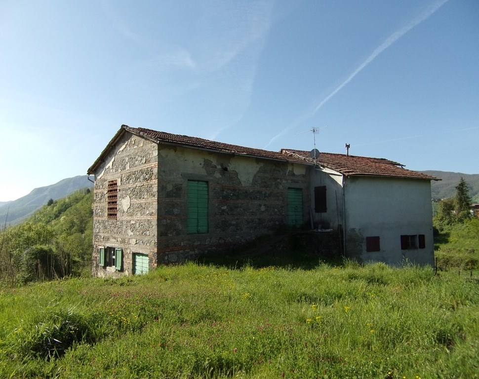 Villa Unifamiliare - Indipendente MOLAZZANA vendita    HOUSES IN TUSCANY
