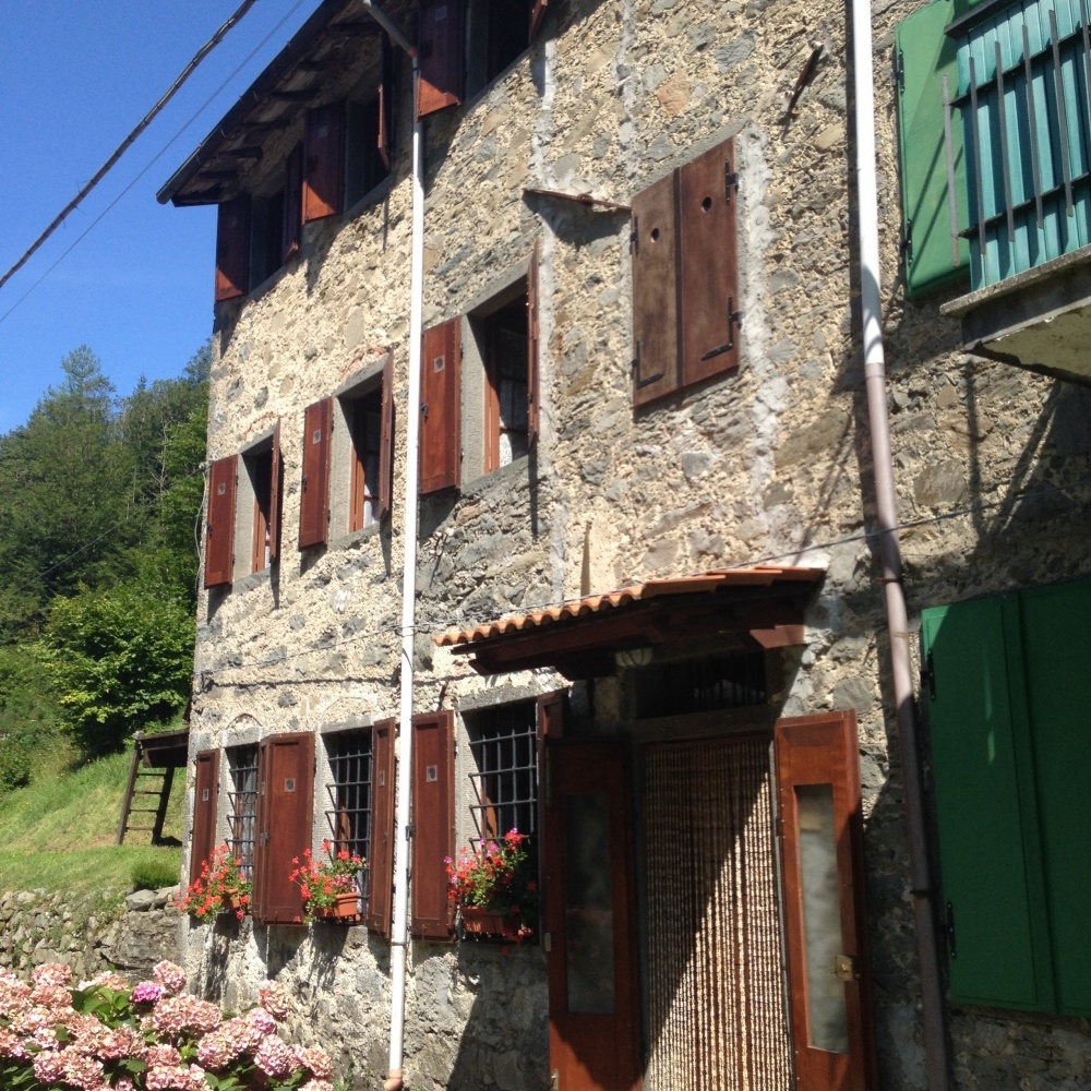 fotoCasa rustica ubicata nel parco delle Alpi Apuane, la casa e posta…
