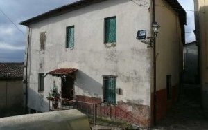 Semi Detached House a Barga