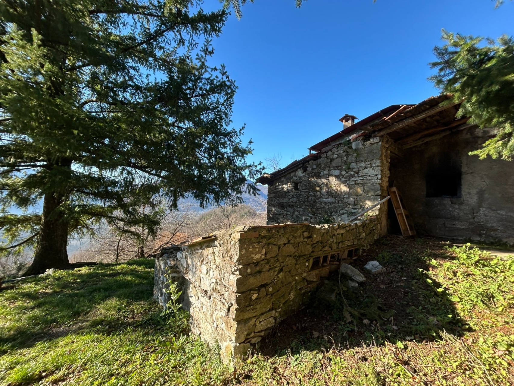 fotoAppartamento con viste corredato da terreno e annesso, nelle vicinanze di Barga
