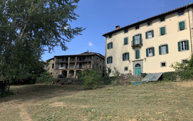 Villa with grounds, chapel, garage with apartment, farmhouse ||| Castiglione in Garfagnana, Lucca