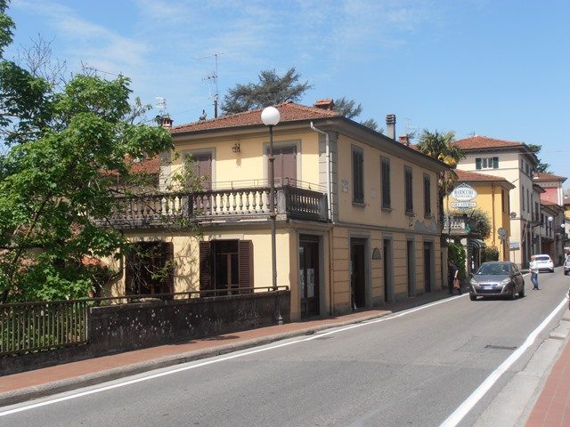 foto Appartamento con terrazza, tre negozi e fondi, posto in Barga, (LU)