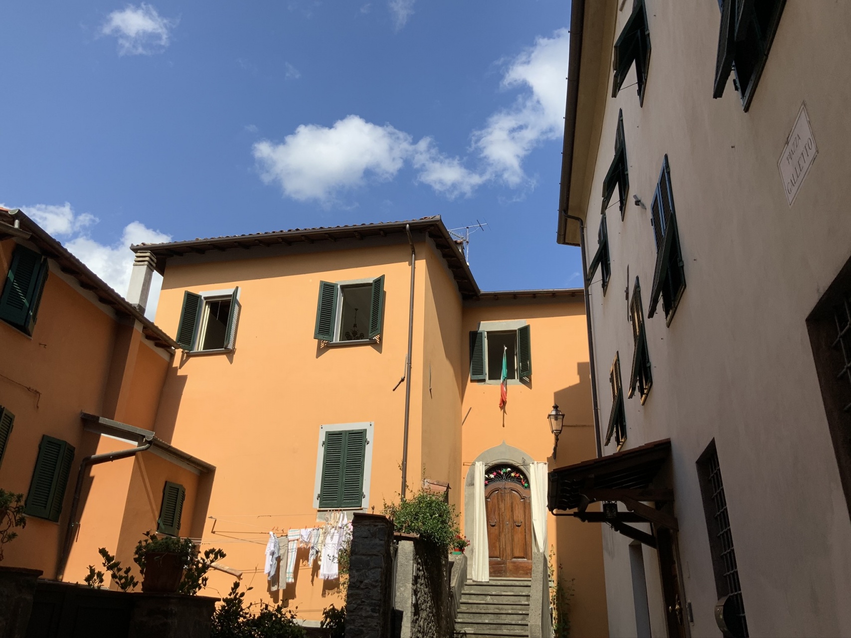 foto Un gradevolissimo appartamento, in bisogno di alcune ristrutturazioni, nel centro storico di Barga con vista sul parco