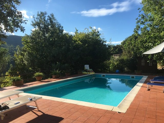 foto Casa rurale con annesso e piscina, posta vicino a Riana, Lucca.