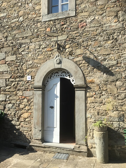 Stabile intero - Palazzo SAN ROMANO IN GARFAGNANA vendita    HOUSES IN TUSCANY