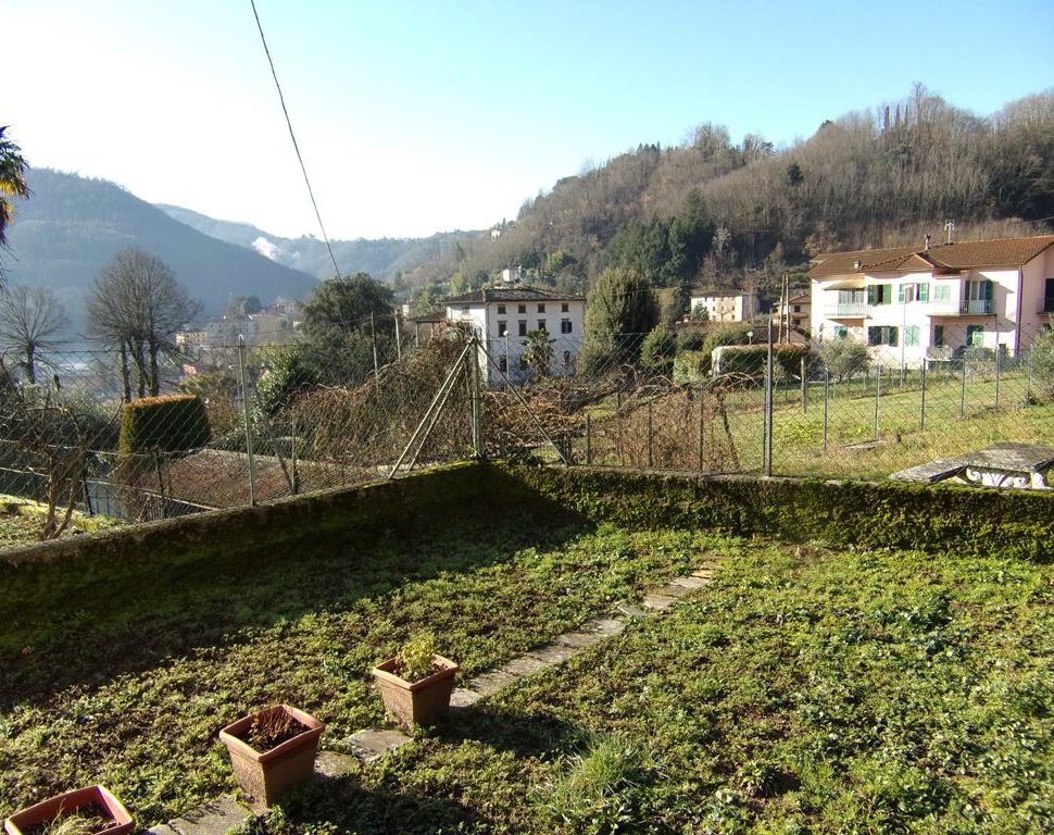 fotoAppartamento posta vicino il centro storico di Bagni di Lucca.