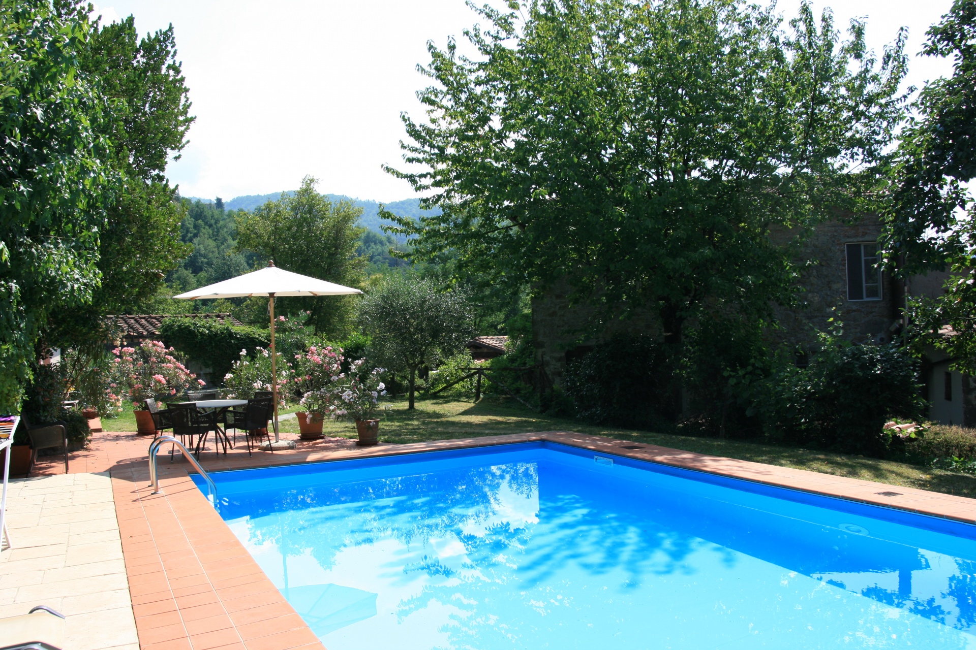 foto Casale piacevolmente ristrutturato con terreno privato,  piscina e annessi nei pressi di Barga.