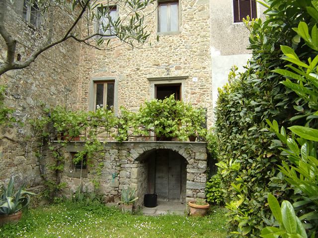 Villa Semi Indipendente BAGNI DI LUCCA vendita    HOUSES IN TUSCANY