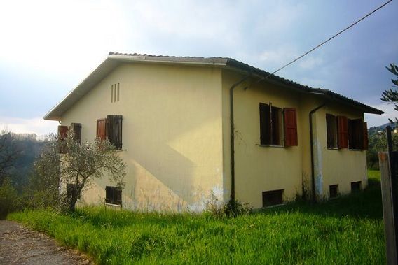 Villa Unifamiliare - Indipendente BARGA vendita  Loc Le Palmente  HOUSES IN TUSCANY