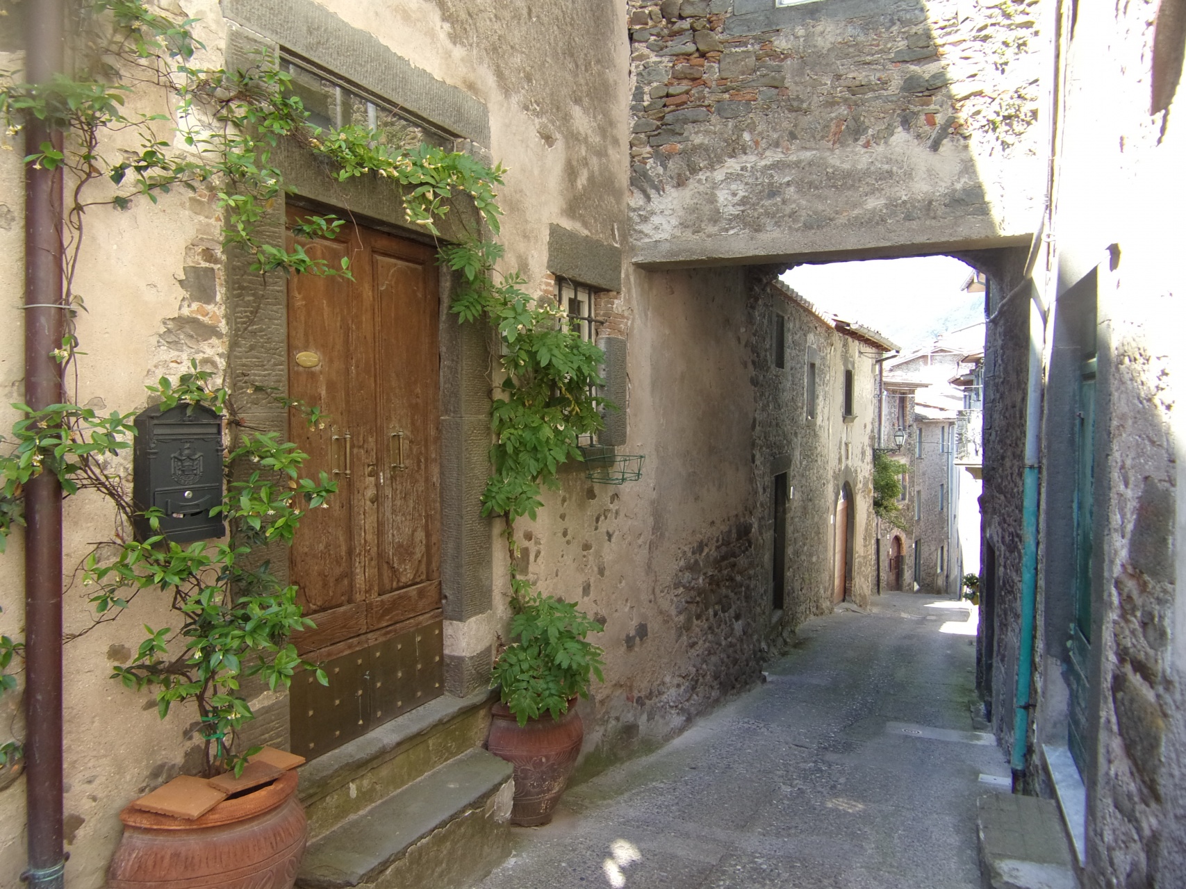 foto Pair of completely renovated houses in the charming village of Tereglio, Lucca.