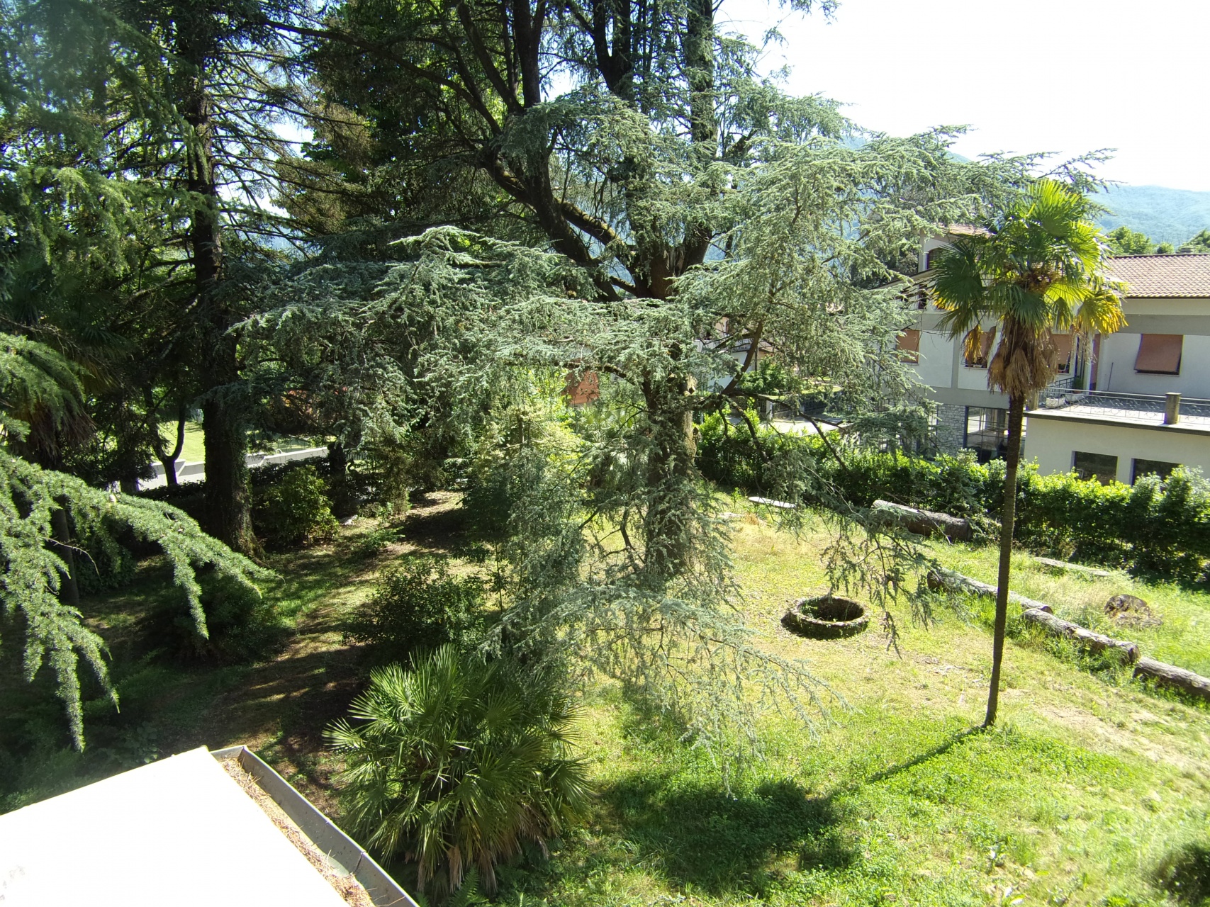 fotoGrande villa in stile Liberty con giardini e annessi a pochi passi dal centro di Barga.