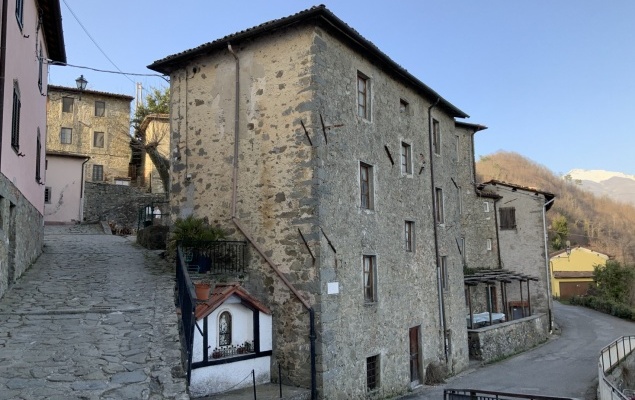 House need of renovation in Sommocolonia, Barga