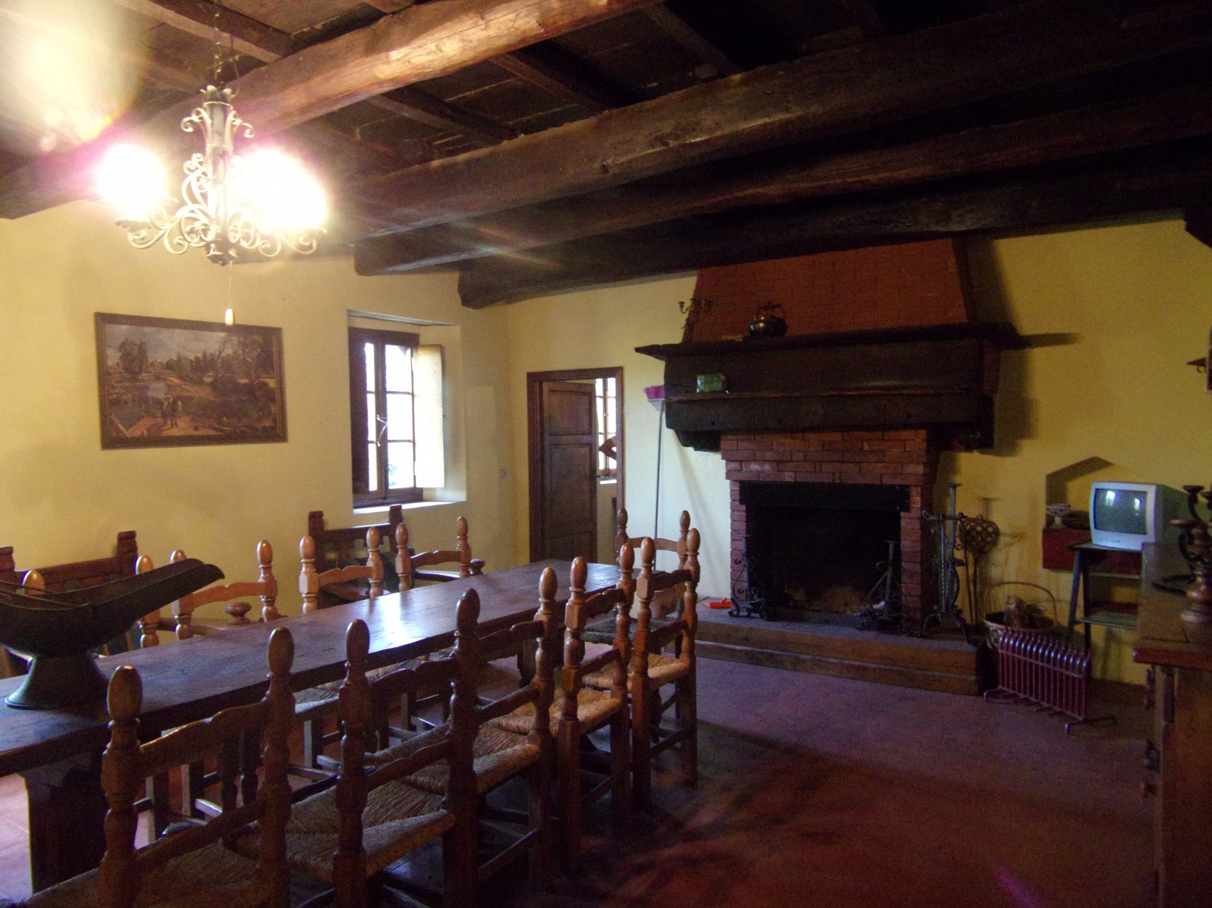 fotoCasa rurale e fienile con terreno vicino a Tereglio, Lucca.