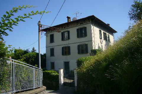 fotoVilla in stile liberty vista panoramica, Barga, Lucca.
