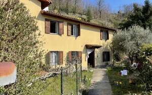 Semi Detached House a Barga