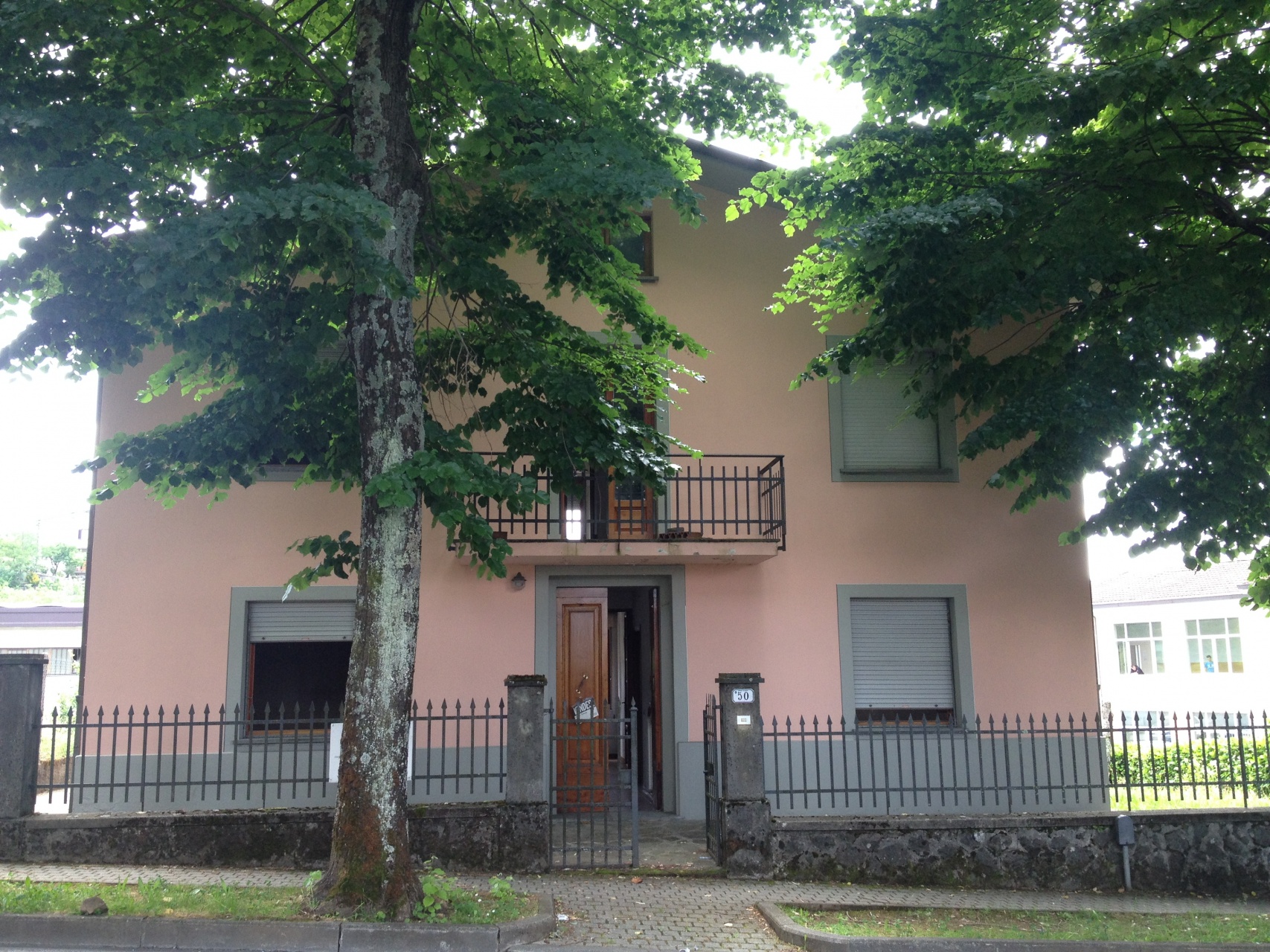 fotoVillino recentemente ristrutturato, in zona residenziale di Barga, Lucca