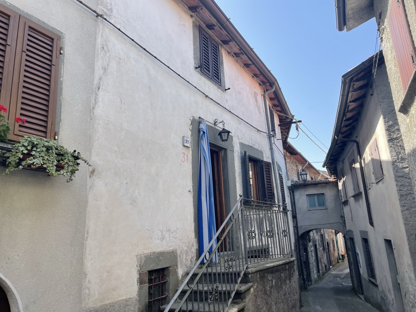 fotoCasa di paese con terrazza panoramica, nel villaggio di Tereglio, Lucca