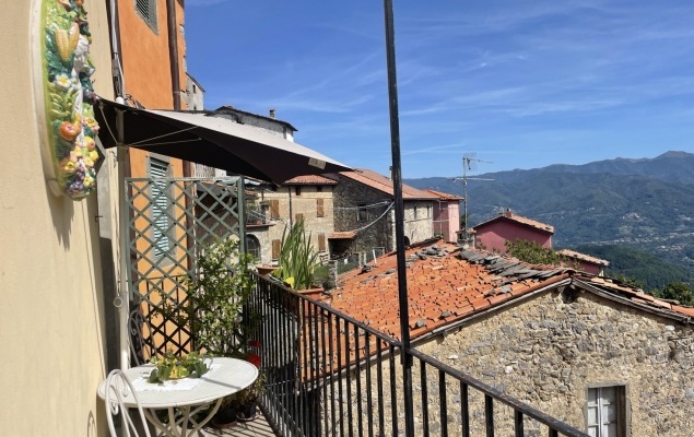 Renovated house with panoramic balcony ||| Trassillico 