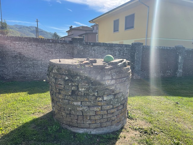 foto Villa in stile liberty con fabbricati accessori e giardino, Ghivizzano, Lucca