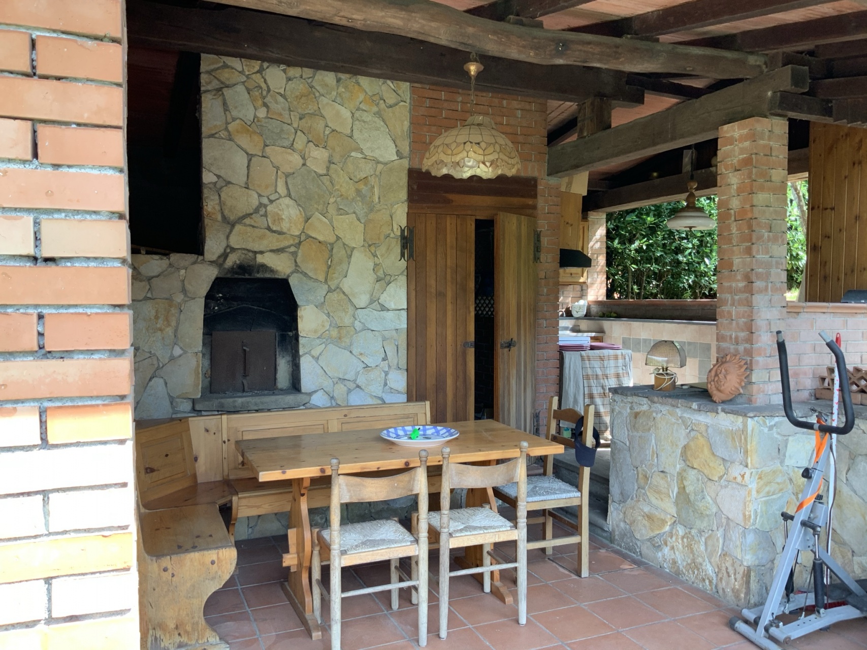 fotoVilla con dependance con giardino, piscina e  garage a Mologno.