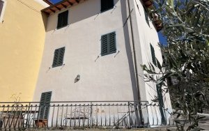 Semi Detached House a Barga