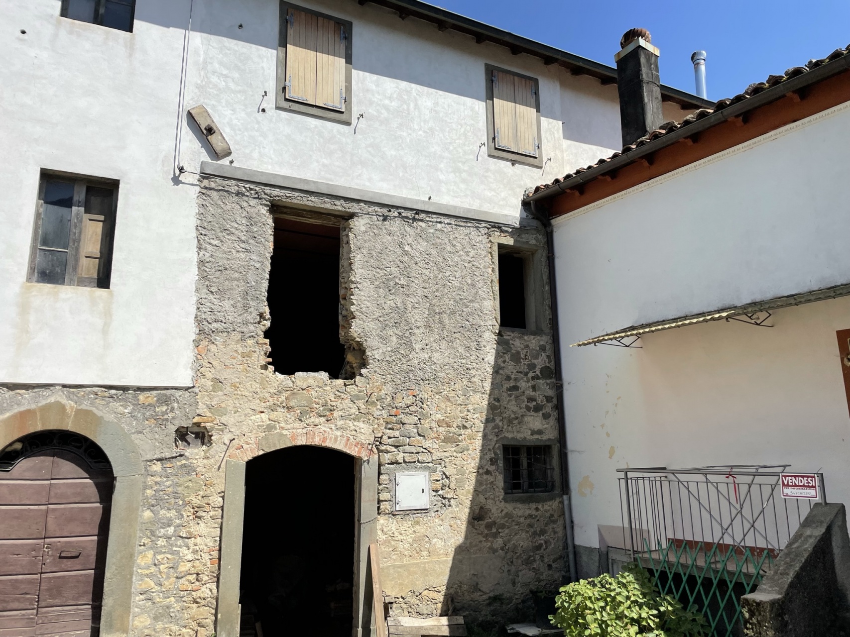 foto Fabbricato di paese con giardino a Fosciandora, Garfagnana, Lucca.