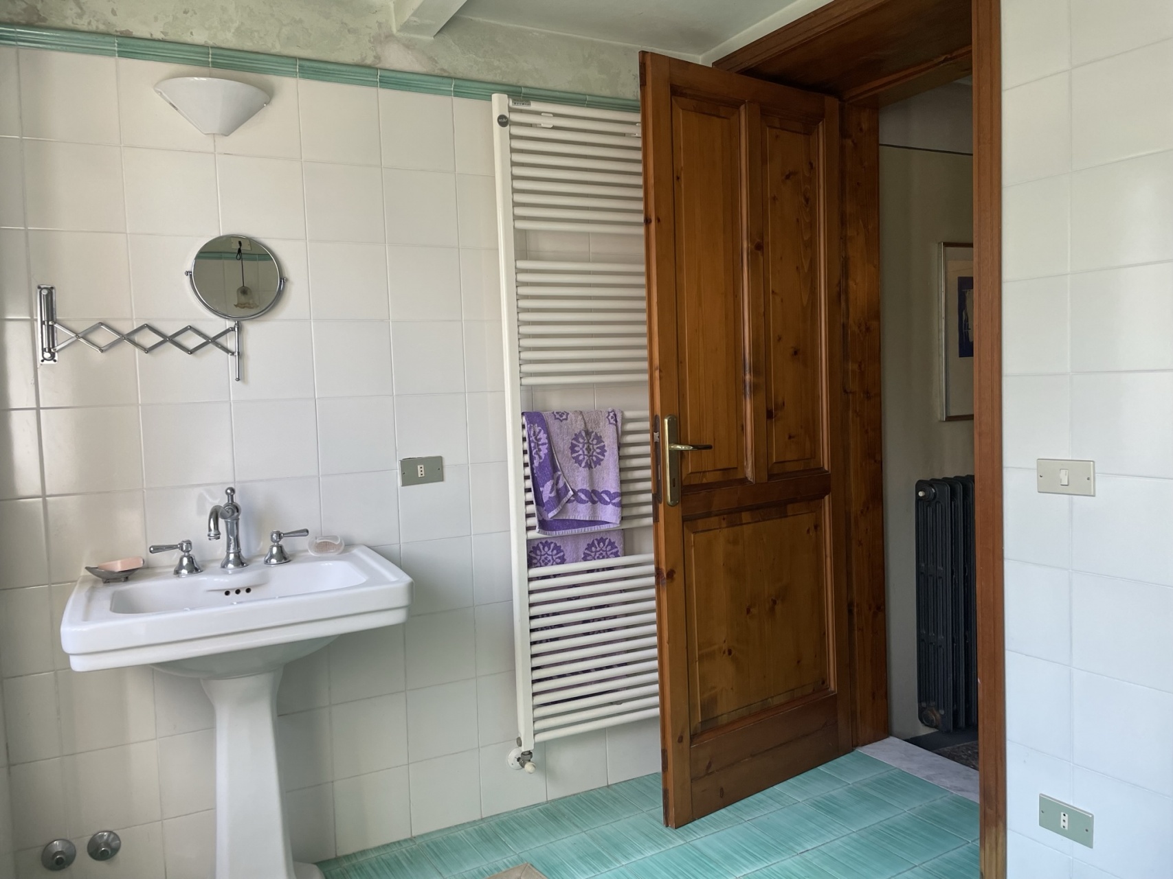 fotoCaratteristica casa di paese con terrazze panoramiche nel centro storico di Barga, Lucca