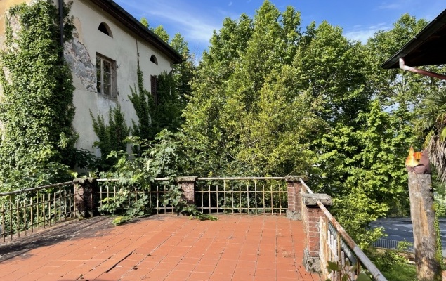 piccola liberty con giardino e terrazza  - Barga, Lucca