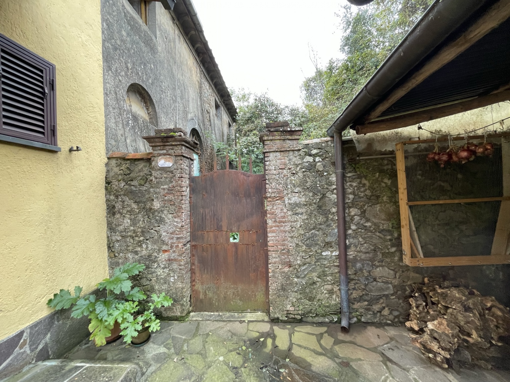 fotoPorzione di palazzo di campagna da ristrutturare ||| Brancoli, Lucca.