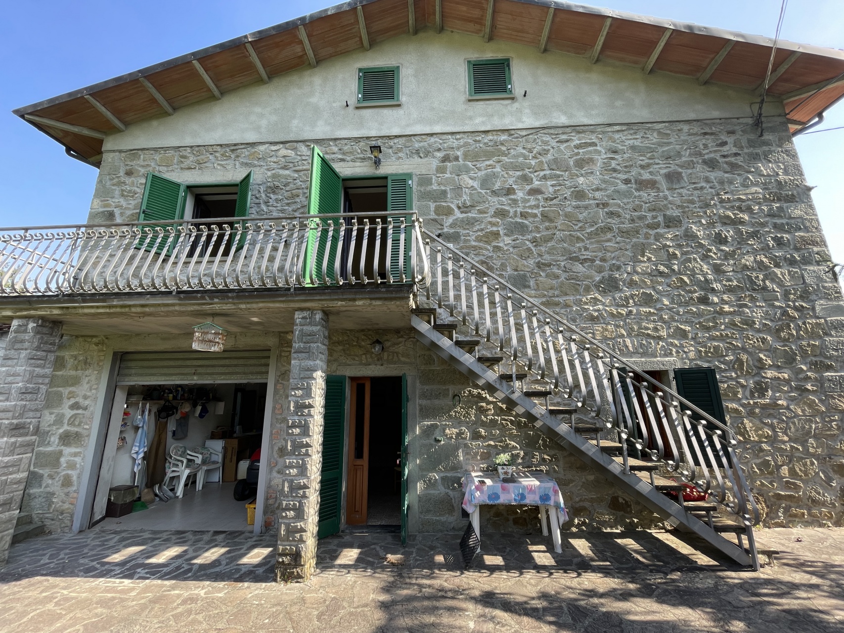 fotoPorzione di colonica con giardino e annesso, Piazza al Serchio, Lucca