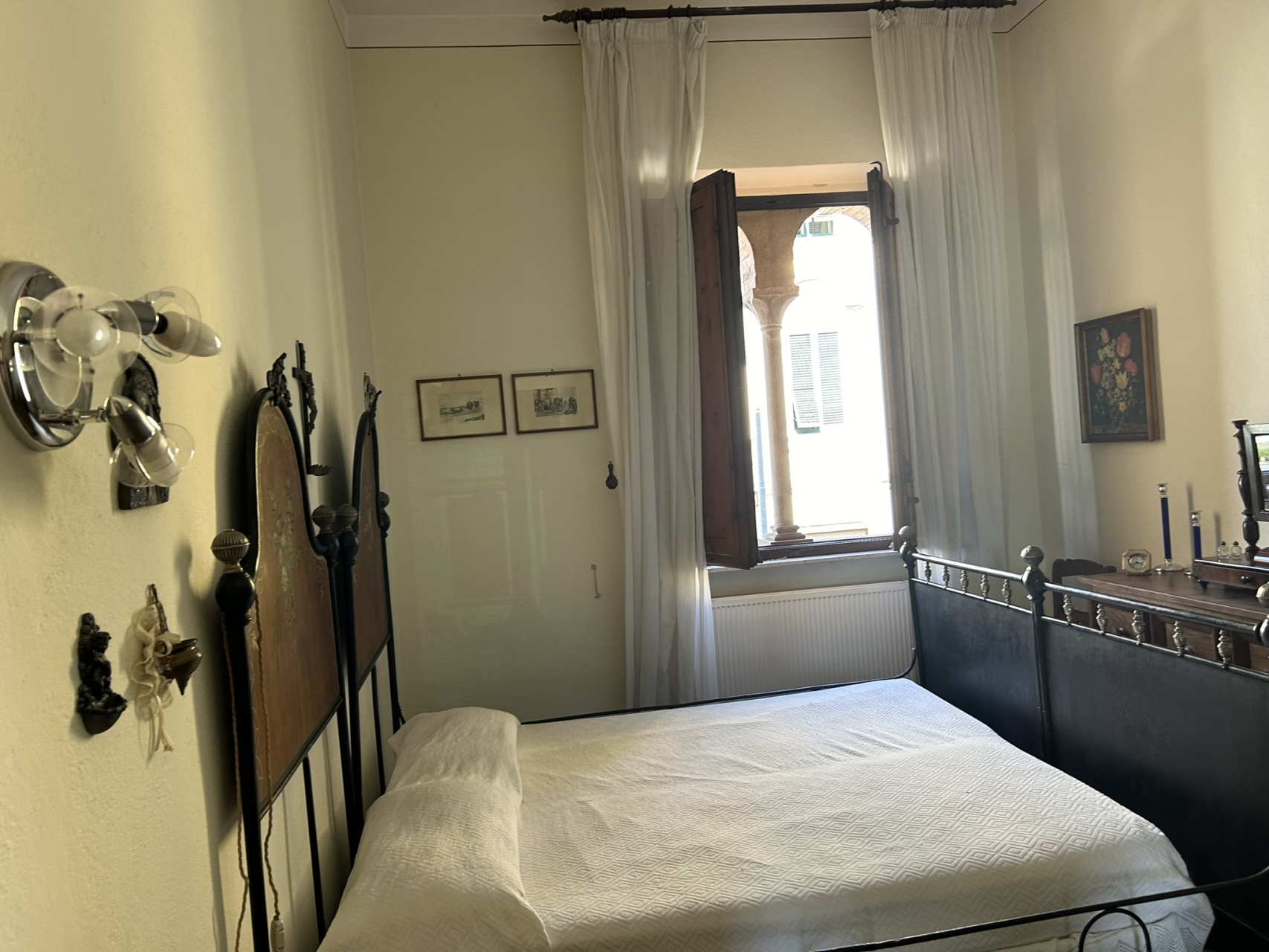 fotoAbitazione terra-tetto con giardino in edificio storico, Barga, Lucca
