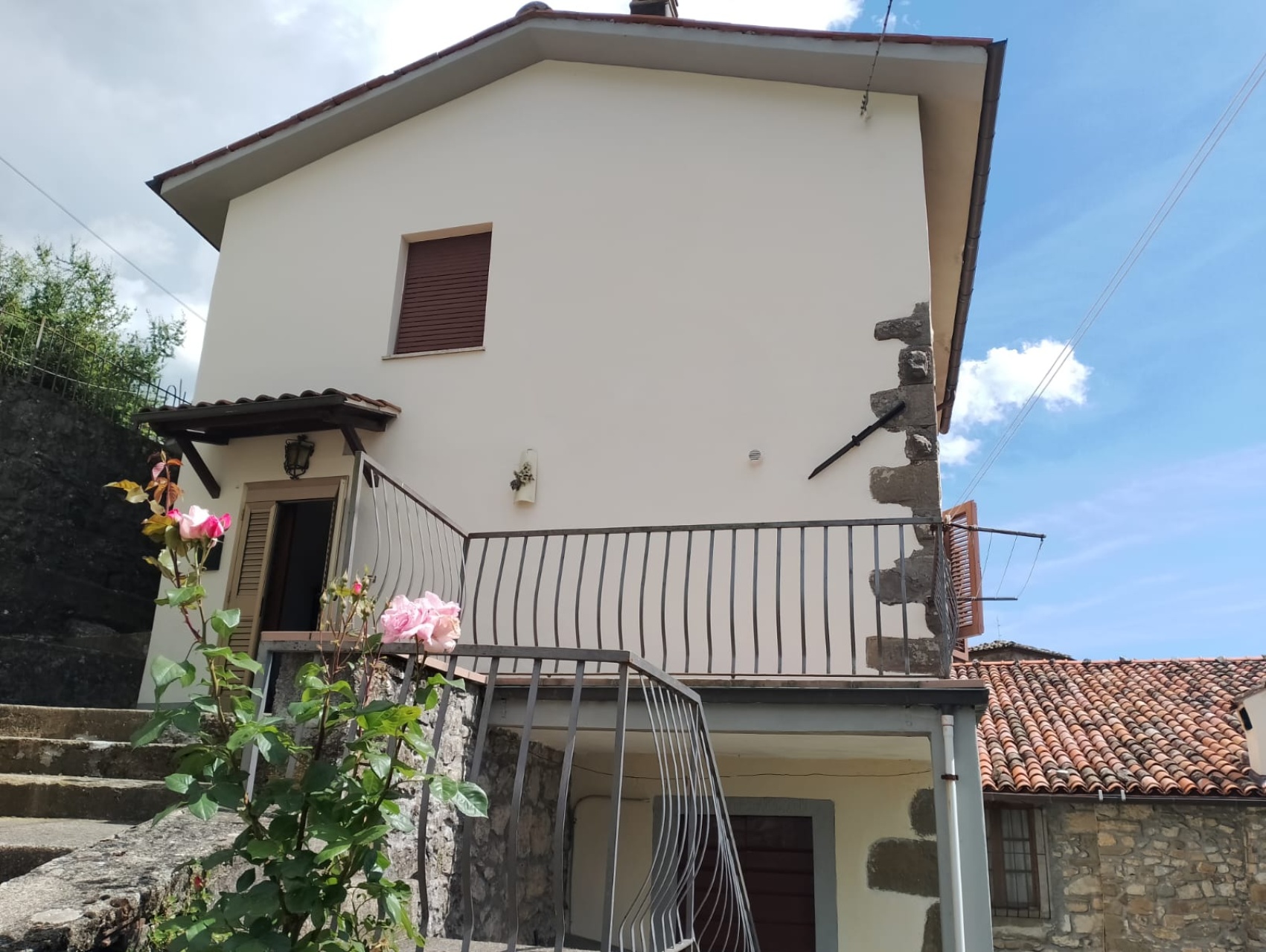 fotoCasa di paese con terrazze, giardino e viste a Fosciandora, Lucca.