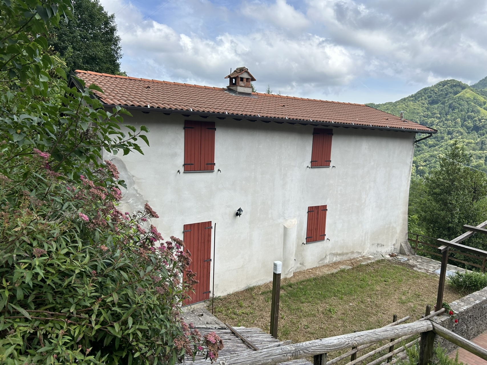 fotoAppartamento con giardino in zona rurale  vicino al Monte Matanna, Lucca.