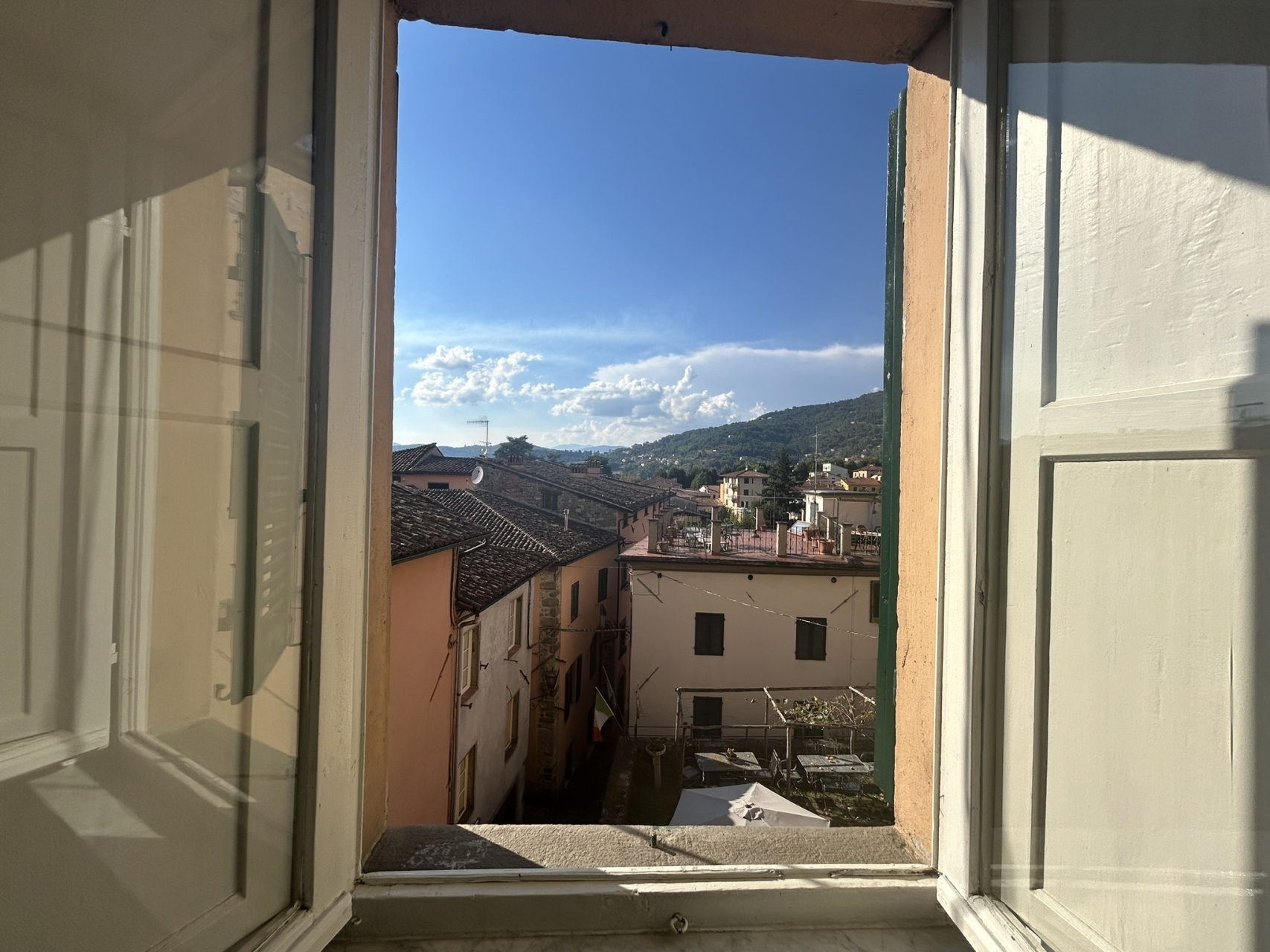 fotoCasa di paese con terrazza e negozio nel centro storico di Barga, Lucca