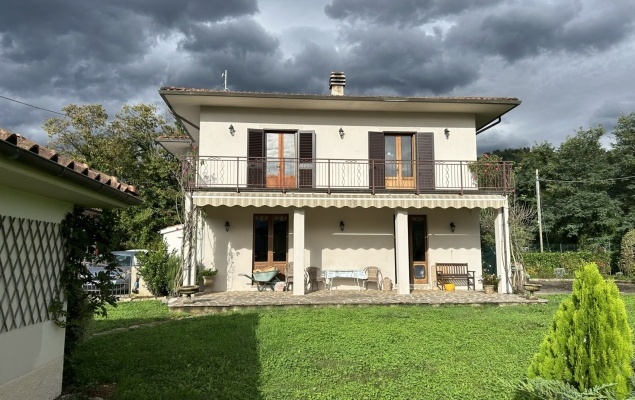 Casa indipendente con giardino e piscina