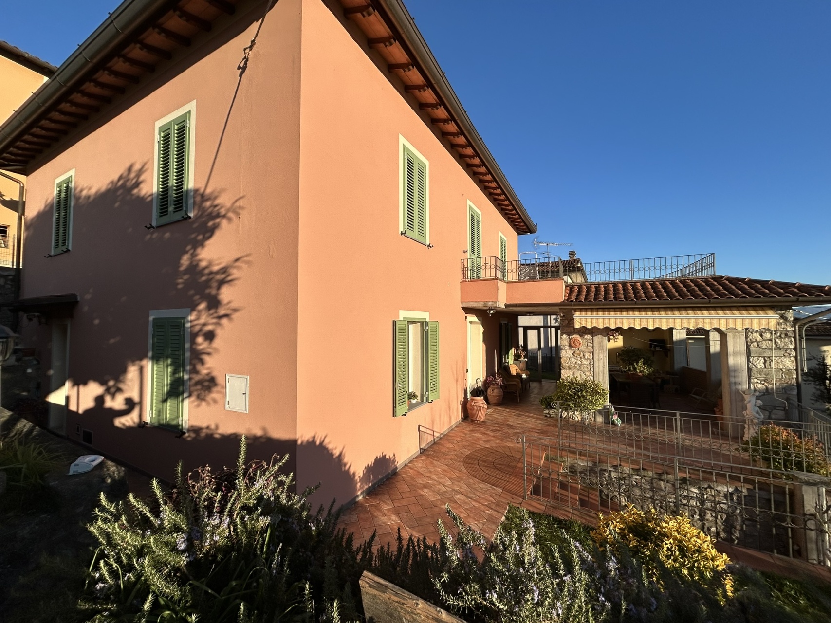 fotoUnifamiliare di paese con giardino e terrazza, Albiano, Barga.